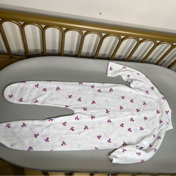 Vintage White and red airplane & clouds baby boy snap footie mint condition. - Picture 5 of 6